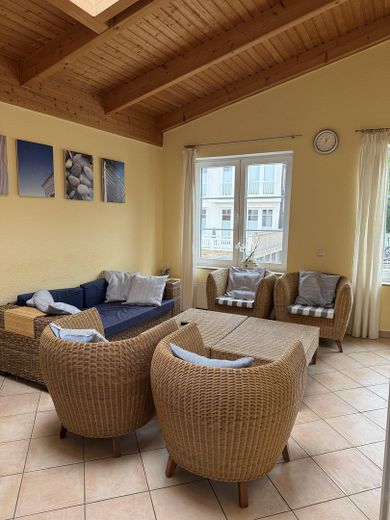 Maisonette mit Dachterrasse mitten in Warnemünde – Wohnbereich