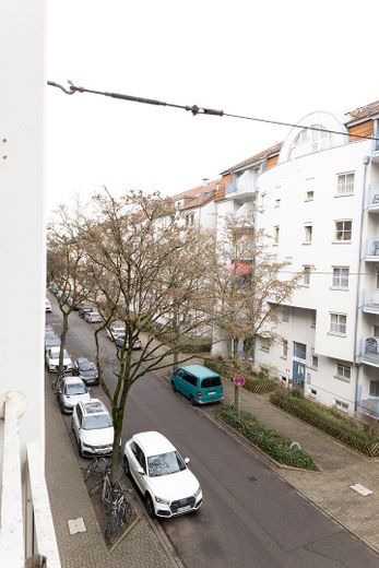 Tadilat sonrası ilk kullanım – park yeri bulunan mobilyalı 1 odalı daire – Blick von oben auf die Strasse