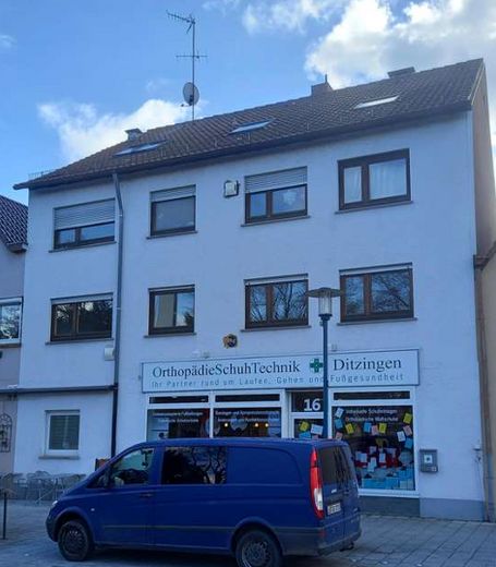 Spacieux appartement de 5 pièces avec jardin dans un emplacement central à Ditzingen – Photo 1