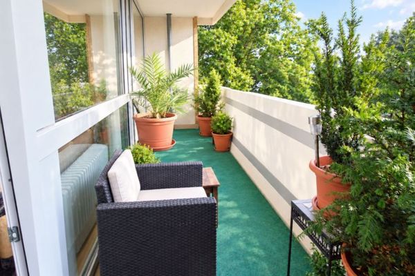 Bel balcone, buona disposizione – appartamento con potenziale a Eckenheim