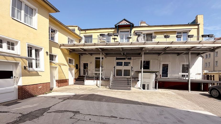 VOLL VERMIETETES UND GEPFLEGTES INNERSTÄDTISCHES GESCHÄFTSHAUS MIT FAKTOR 15,41 IN RUHIGER CITYLAGE VON HANNOVER. – Bild 2