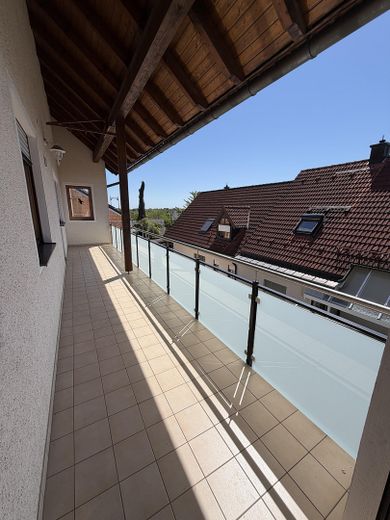 Hepberg’in merkezi konumunda geniş, kapsamlı şekilde yenilenmiş 3 odalı, 1. kat dairesi + 2 balkon – Photo 43