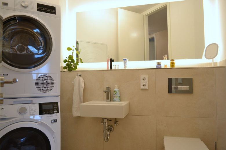 Beautiful 3-room apartment with a park view and plenty of sunlight in Riedberg, Frankfurt am Main – Gäste-WC