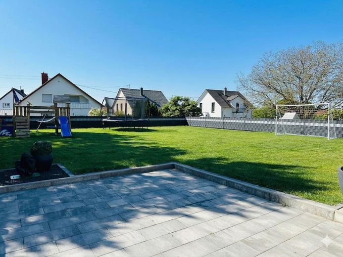 Exklusives Einfamilienhaus - einziehen und wohlfühlen – Garten