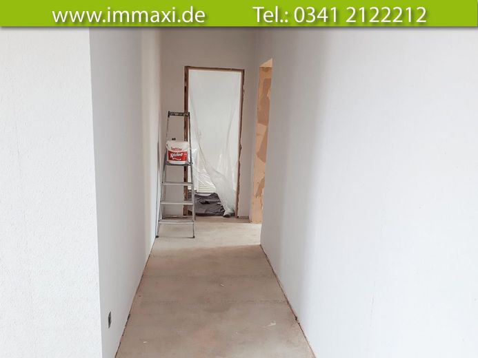 GEPFLEGTES MEHRFAMILIENHAUS MIT 3 WOHNUNGEN (VERMIETET) mit 4,99 % RENDITE – Sanierung-2020-1.OG-(Flur)