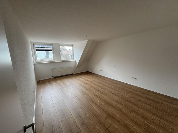 Helle und frisch sanierte 3 Zimmer Wohnung – Schlafzimmer