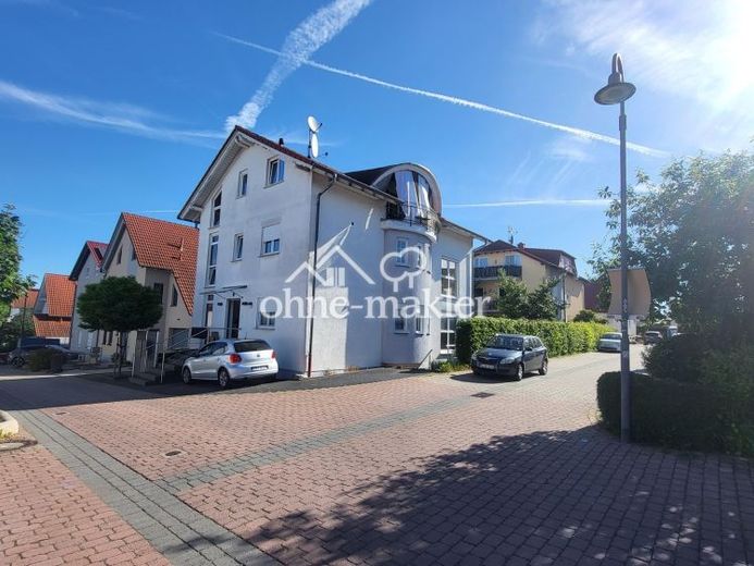 MODERNE 3-ZIMMER-DACHGESCHOSSWOHNUNG MIT BALKON, LOGGIA & EINBAUKÜCHE IN KARBEN – Foto 1