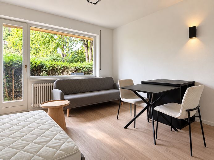 सुसज्जित छात्र अपार्टमेंट - स्वयं रहने के लिए या 5,5% प्रतिफल के साथ – Blick in Richtung Terrasse