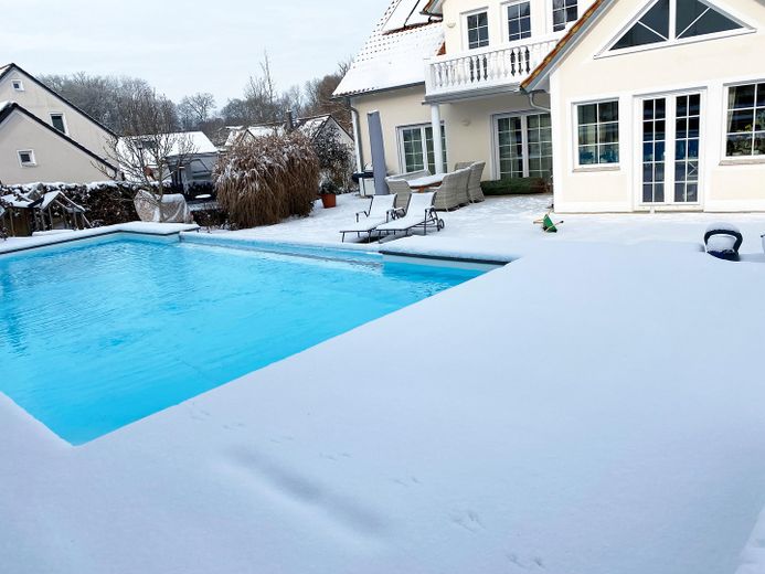 Poolsicht im Winter
