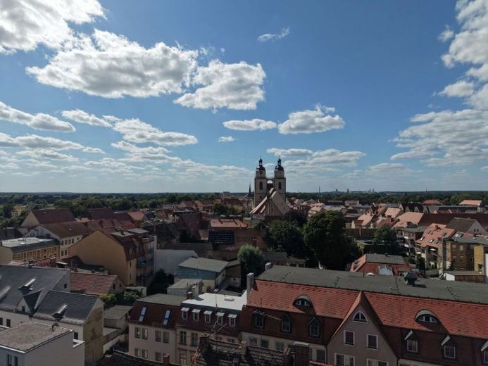 Bezugsfrei: 4-Zimmer-Wohnung im historischen Zentrum von Wittenberg! – Foto 1