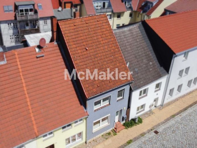 Altstadtjuwel mit Innenhof: RMH inklusive Dachterrasse, Sauna & viel Wohnfläche – फोटो 1