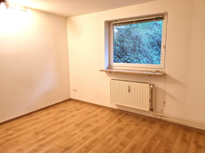 Günstige Miete, großzügige Räume gewerblich nutzbar in Solln, Aidenbachstrasse – kleiner Raum