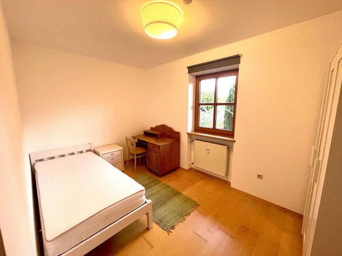 Top 3-Zimmer-Wohnung mit 102qm, ruhig, EBK, Garage, 92280 Kastl, Garten, auf Wunsch möbliert – Zimmer 3