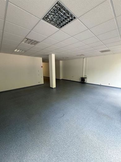 Großzügiger Laden mit Backoffice, Terrasse und Küche in frequentierter Lage – PHOTO-2026-06-10-11-43-25