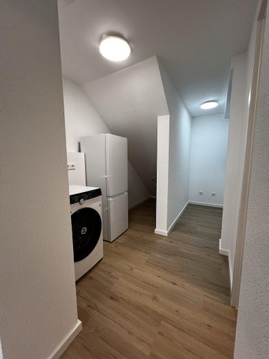 Neu renovierte voll ausgestattetes 1 Zimmerappartement im Stadtkern Degerloch – Flur