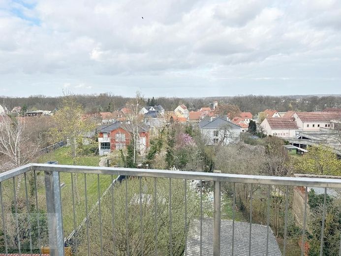 ***EXKLUSIVE 2-RAUM-ALTBAUWOHNUNG MIT STUCKDECKEN &amp; " BALKONEN *** Wohnen im Herzen von Alt-Riesa – Blick vom großen Balkon