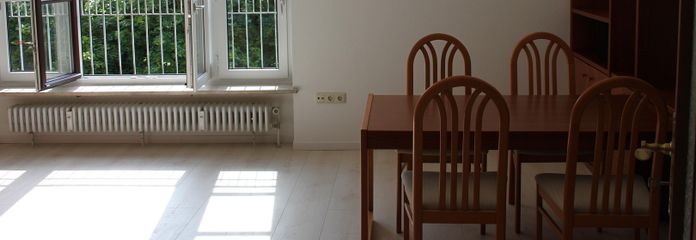 geräumiges Wohnzimmer 