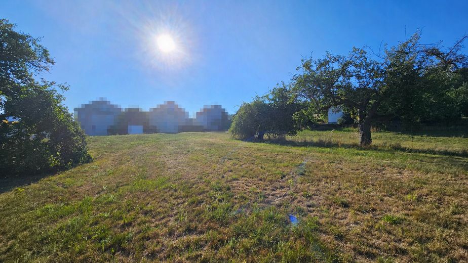 Sunny plot of land - with views of greenery and a good neighbourhood – Blick nach Osten