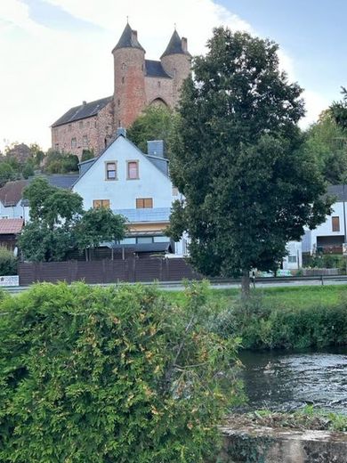Bertradaburg bei Tag
