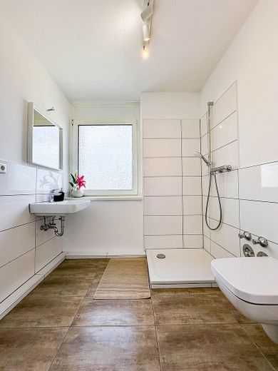 -SOFORT FREI-PROVISIONSFREI- 3-ZIMMER WOHNUNG in Hamm-Werries – Bad