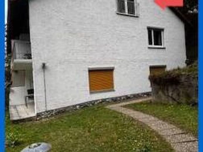 Nowa cena - Świetna lokalizacja na Höri - wymagające remontu mieszkanie na poddaszu w zadbanym domu - wolne! – Zdjęcie 1