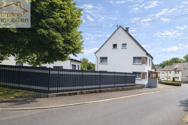 Familie + Hobby unter einem Dach: 4 Schlafmöglichkeiten, 2 Bäder & riesige Garage
