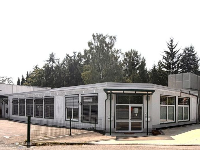 418 m² office, practice with parking spaces in a central location in Gera for rent – Photo 1