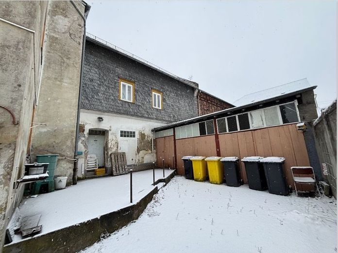 Großes Teilrenoviertes Haus mit vielen Möglichkeiten – Hofansicht