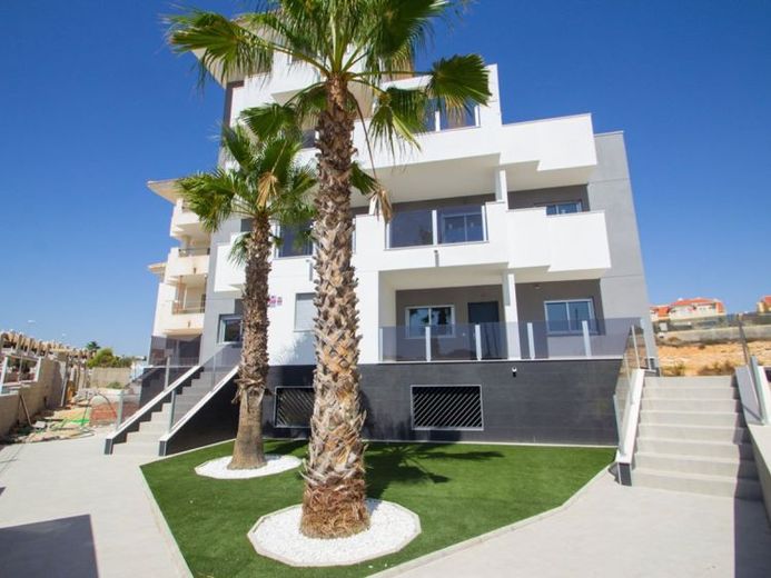 Wohnungen mit 2 Schlafzimmern, 2 Bädern, Gemeinschaftspool und Tiefgaragenstellplatz inmitten dreier Golfplätze – Foto 1