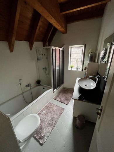 modernes Badezimmer