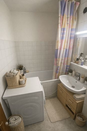 Kompaktes Apartment mit Balkon und Tiefgaragenstellplatz in München-Sendling – Badezimmer
