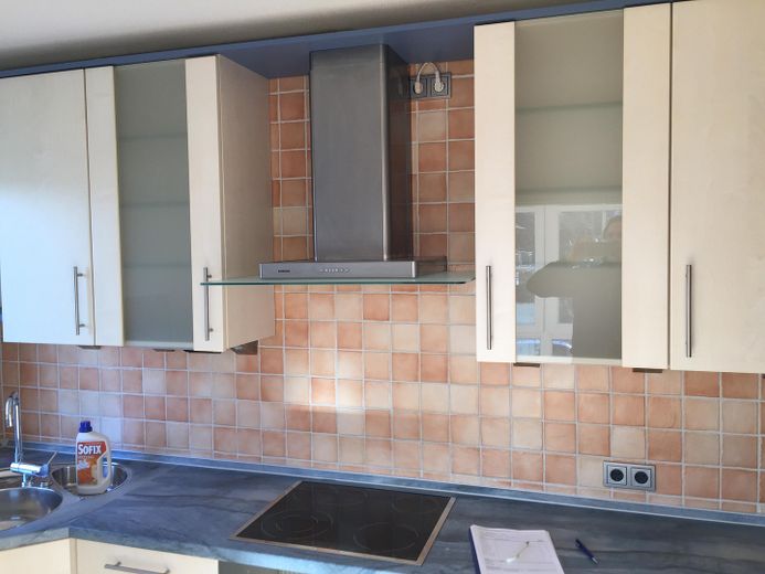 Moderne 3-Zimmer Wohnung mit Balkon, EBK und Garage – Küche