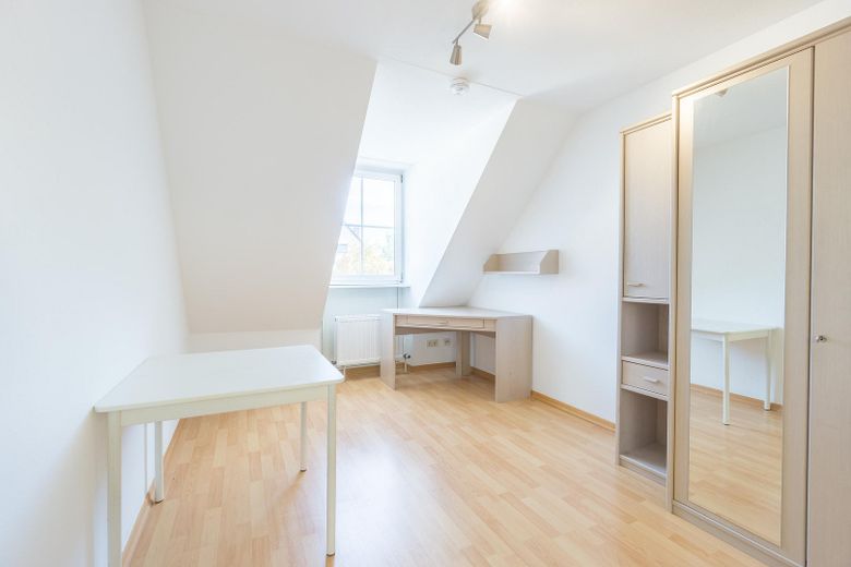 Lista para entrar a vivir o una excelente inversión: apartamento luminoso en una ubicación céntrica – Heller Wohnraum