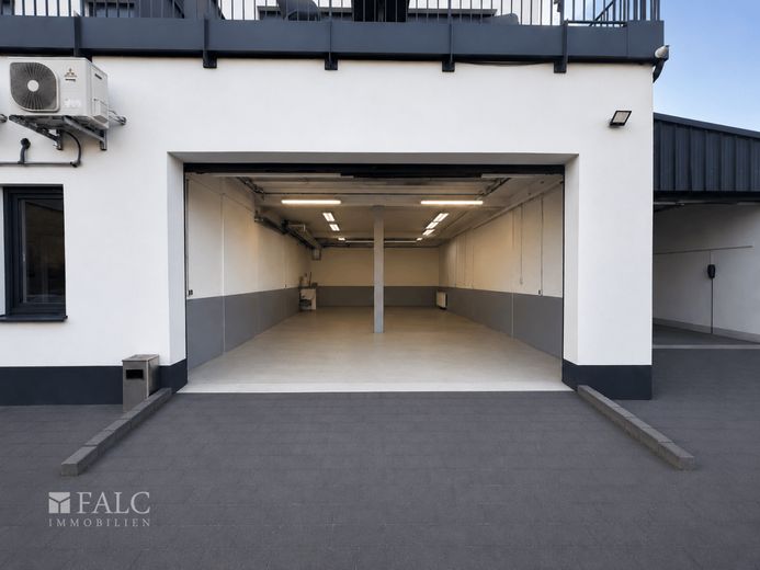 Multifunktionale Gewerbehalle mit Rolltorzufahrt und Lagerfläche - Ab sofort Verfügbar! – Außenansicht