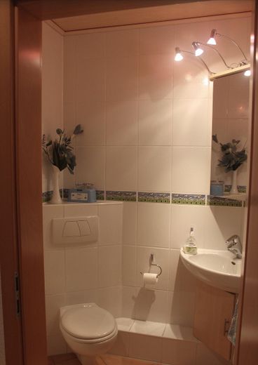 Immeuble résidentiel polyvalent à Kronau – 3 unités d’habitation sur env. 286 m² / Sans commission – Gäste WC 