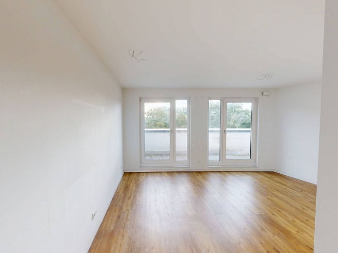RÊVE DE NEUF : Appartement exclusif de 3 pièces avec cuisine équipée et grande terrasse sur le toit à Langenhorn – Ansicht III: Wohn- und Esszim…