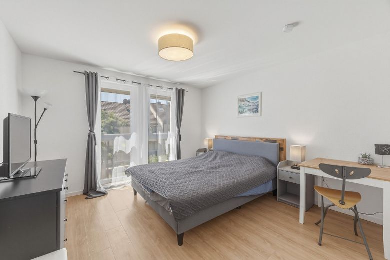 İçten tamamen yenilenmiş, bağımsız girişli daireli yarı müstakil ev ve PV sistemi – Zimmer 2 Einliegerwohnung