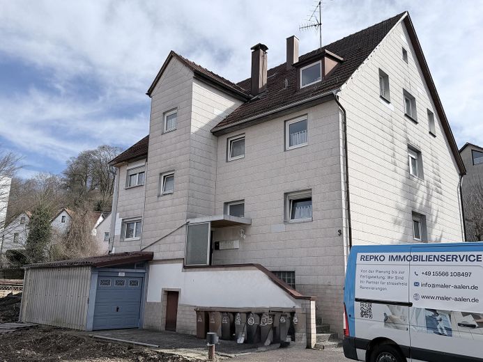 zentral gelegene, frisch renovierte 2-Zi. Wohnung – Hausansicht