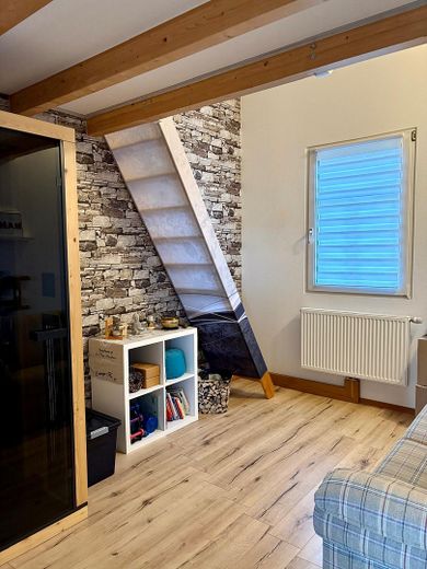 Stilvolles Landhaus mit vielseitig nutzbarer Werkstatt – Schlafzimmer 2 mit Empore