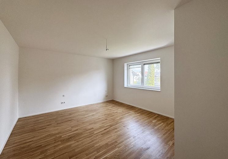 First occupancy after complete renovation: Spacious 3-room apartment with balcony in Munich-Trudering - Unit 5 – Schlafzimmer