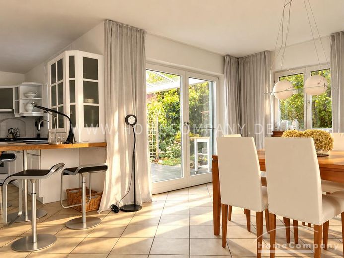 Voll möbliertes 6-Zimmer-Haus mit schönem Garten – 54a6cd6cf972ce1080e3f52e2b34ec546cfcef3d.jpg