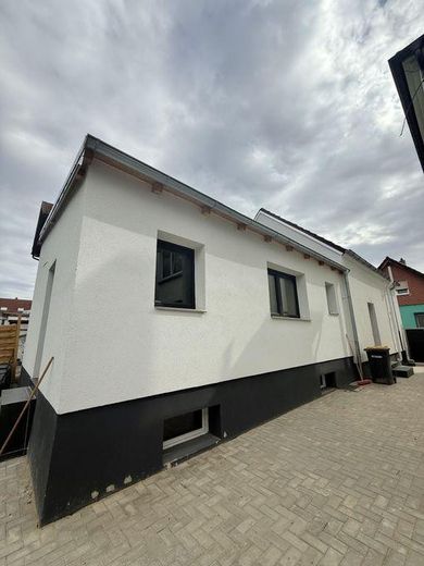 Kernsaniertes Einfamilienhaus mit modernem Anbau – फोटो 1