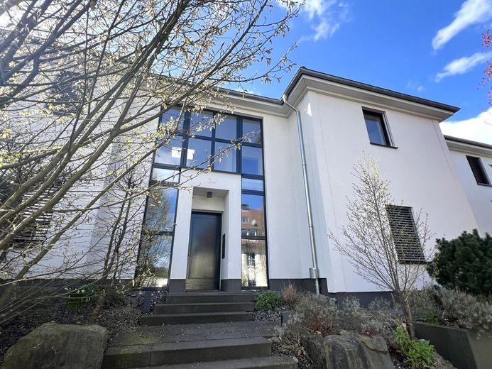 Exklusive Erdgeschosswohnung mit Tiefgarage und Aufzug im Stadtgartenviertel Hagen – Außenansicht