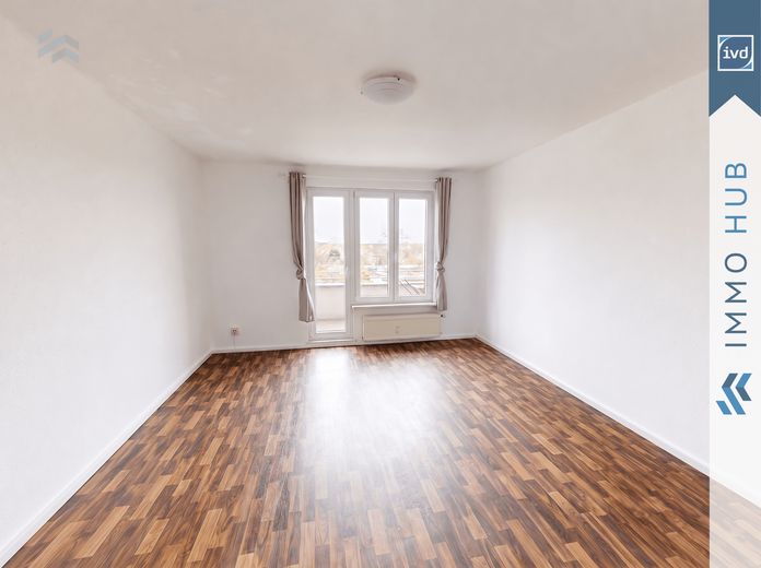 ++ Vacant! Renovated 3-room apartment with balcony in Wilmersdorf ++ – 5280839-5PiZkNRShBRiqdtXnK6MHgf3-Wohnzimmer.png