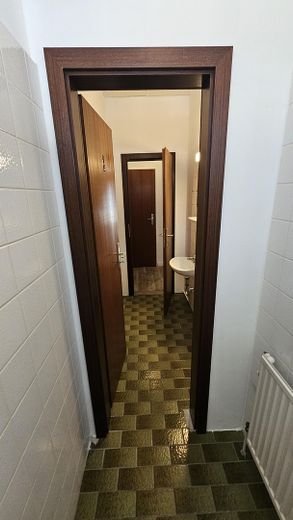 Helle Ladenfläche / Büro mit Schaufenster · 65 m² · direkt am Bahnhof Bad Bevensen · provisionsfrei – Waschbecken - Bad