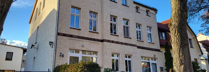Modern Period Property on Lake Flakensee – 3 Rooms with Communal Garden