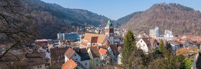 Bauplatz in zentrumsnaher Schramberger Aussichtslage zu verkaufen!