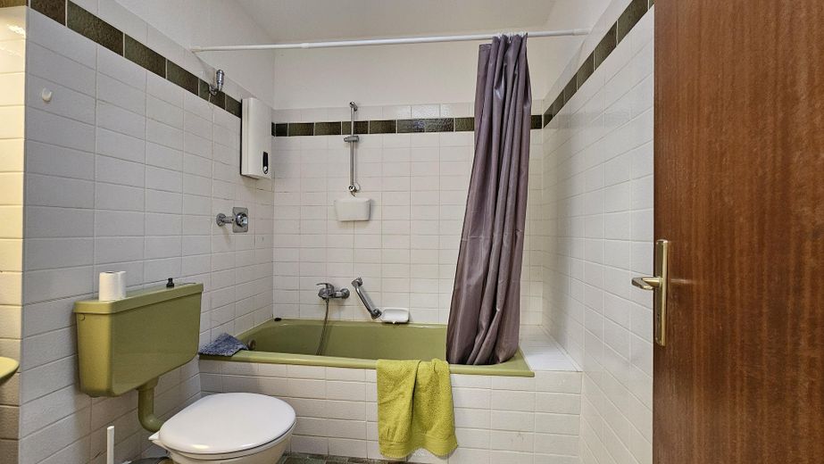 Zentrale 2 Zi.Wohnung · 62 m² · direkt am Bahnhof, ohne Zuglärm · Balkon – Badezimmer 2