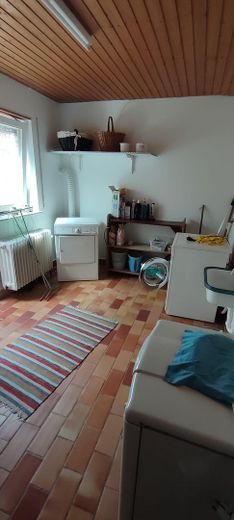 Einfamilienhaus mit Einliegerwohnung, Wintergarten, Garage und Gartenparadies auf 708 m2 – Waschküche EG