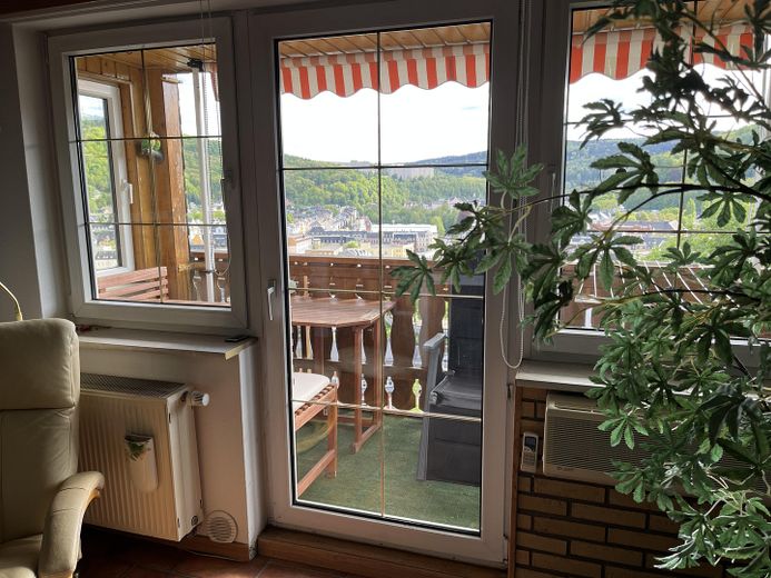 vom Wohnzi auf den Balkon